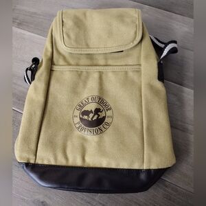 Great Outdoor Provision Co. Wine bag with shoulder strap